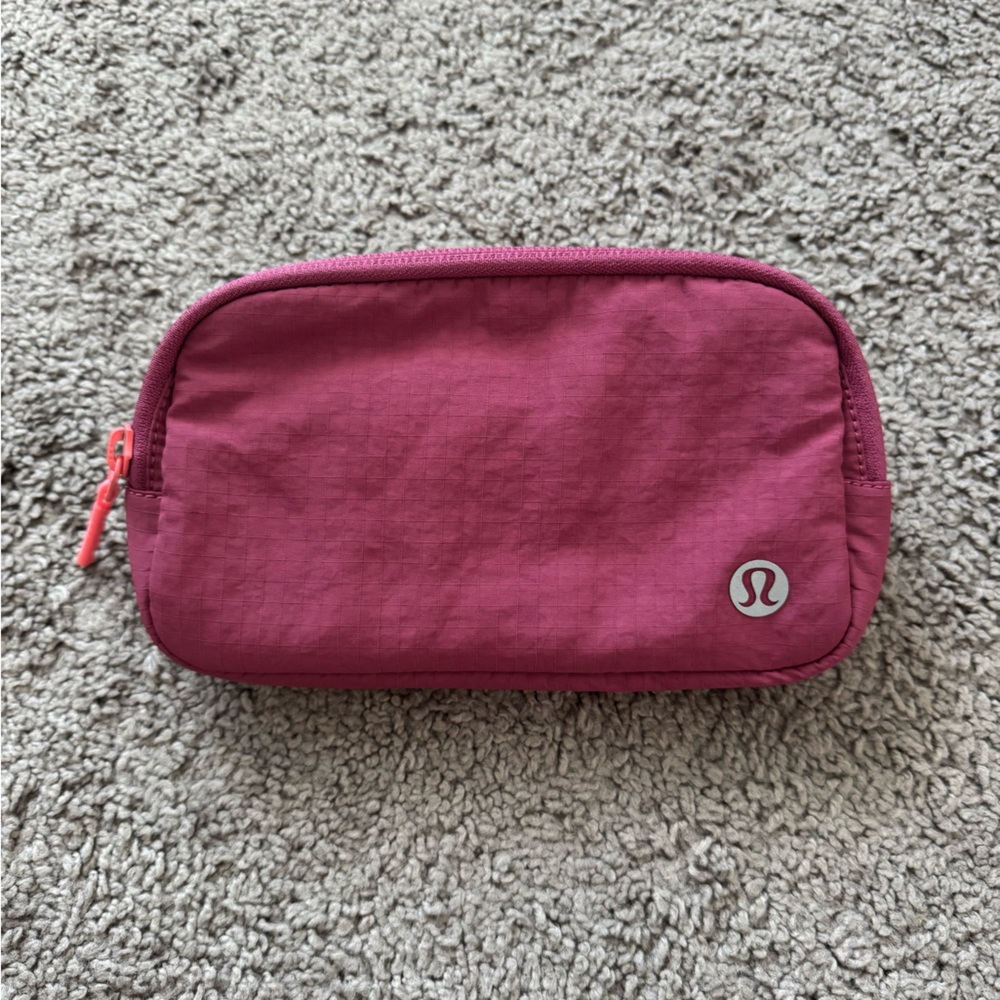 NWT Lululemon Mini Belt Bag